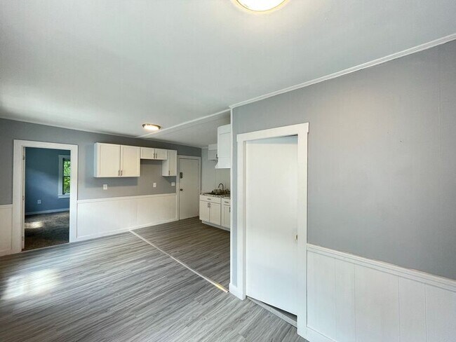 Building Photo - 9 Patten Ct