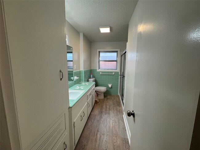 Building Photo - 2611 Prairie Ave