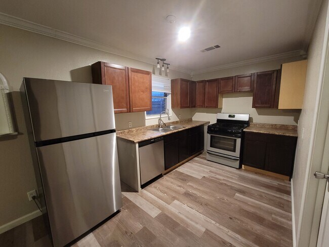 Building Photo - 805 Lamar St