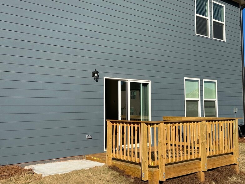 Building Photo - 1112 Holland Dr