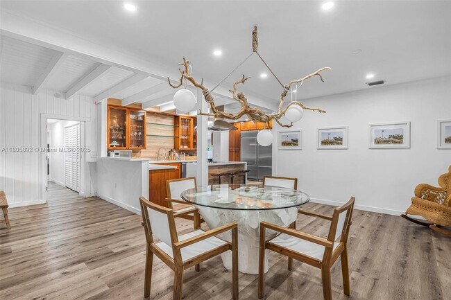 Building Photo - 6830 SW 69th Ave
