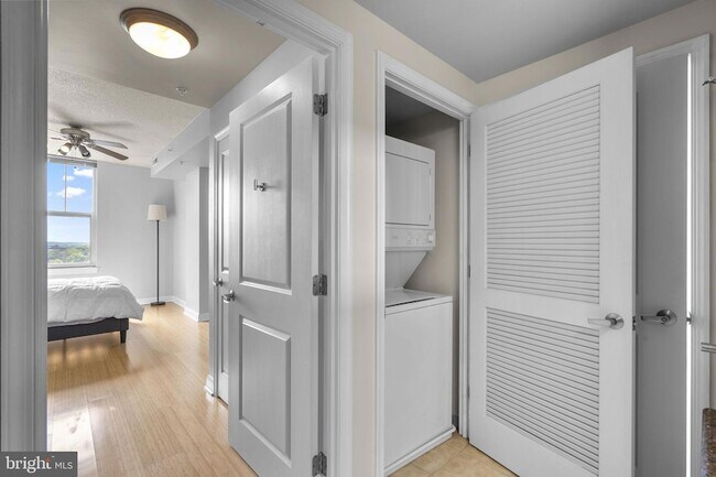 Building Photo - 11760 Sunrise Valley Dr