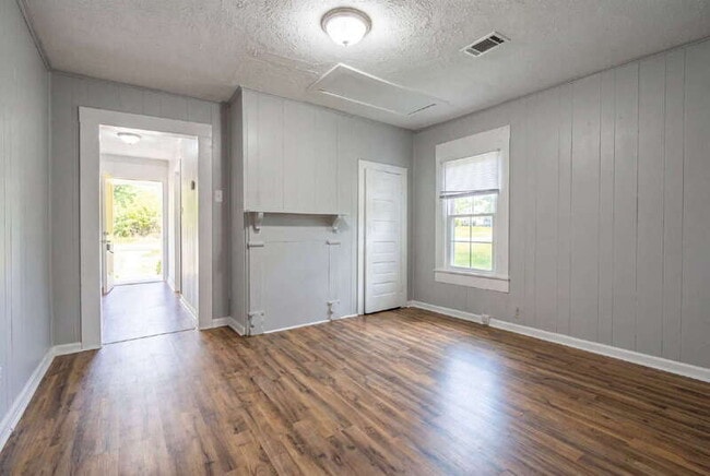 Building Photo - 110 W Mitchell St