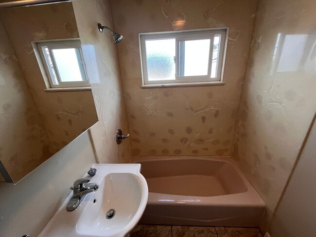 Building Photo - kl303r