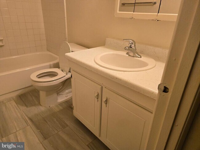 Building Photo - 3978 Woodhue Pl