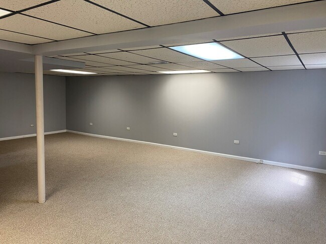 Building Photo - 580 Comstock Ave