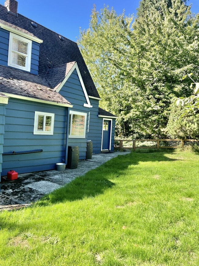 Building Photo - 7223 61st Ave SE