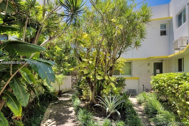 Building Photo - 6941 Bay Dr