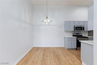 Building Photo - 2305 W Horizon Ridge Pkwy