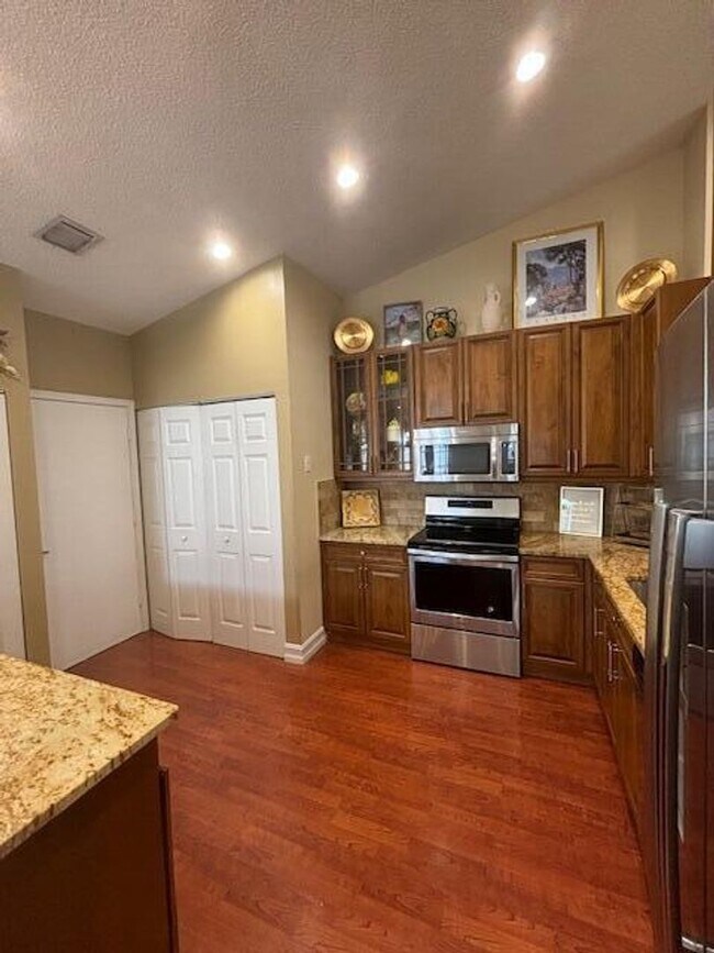 Building Photo - 6084 Petunia Rd