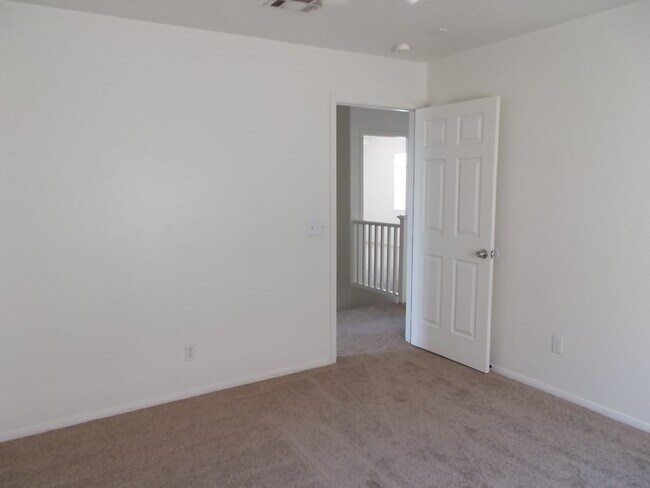 Building Photo - Beautiful 2 Story Home in Northwest!