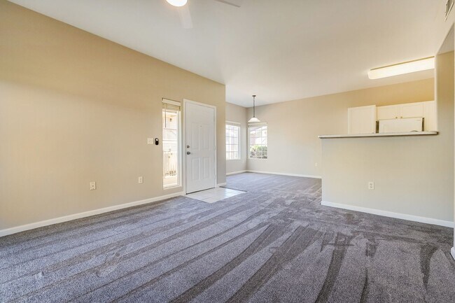 Building Photo - SW Littleton 3BR / 2BA Ground-Level Condo with Park Views!