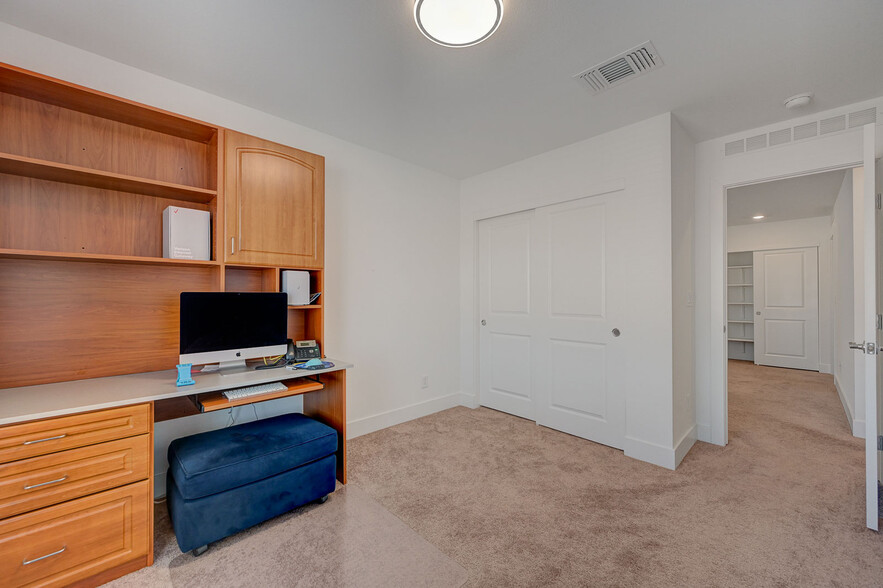 Building Photo - 5927 W Frias Ave