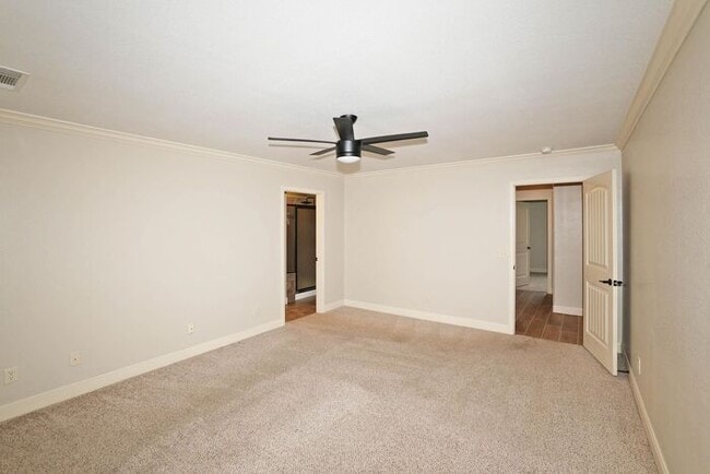Building Photo - 8108 Knoxville Dr