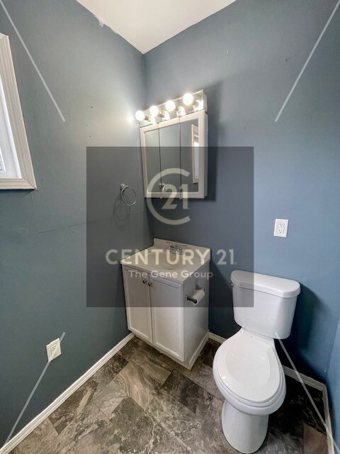 Building Photo - 2114 Wayne Ave