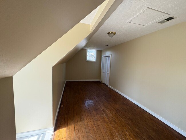 Building Photo - 5BR/2.5 Bath in Prime 12 South | Park-Facing | Two Sunrooms | Walkable Luxury Living