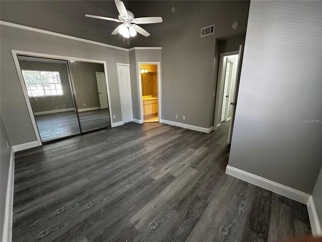 Building Photo - 652 Roaring Dr