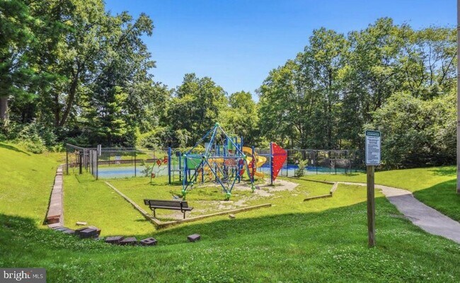 Building Photo - 1836 Metzerott Rd