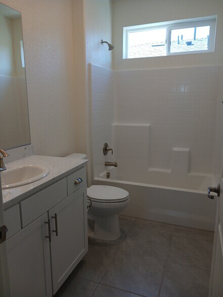 Building Photo - 103 Pilot Peak Dr