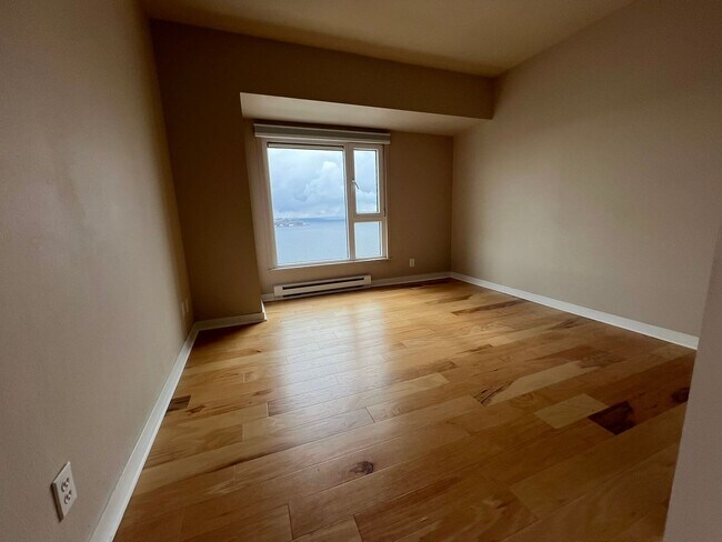 Building Photo - Beautiful Home In Arbor Place Tower