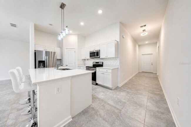 Building Photo - 688 Sand Pne Ln