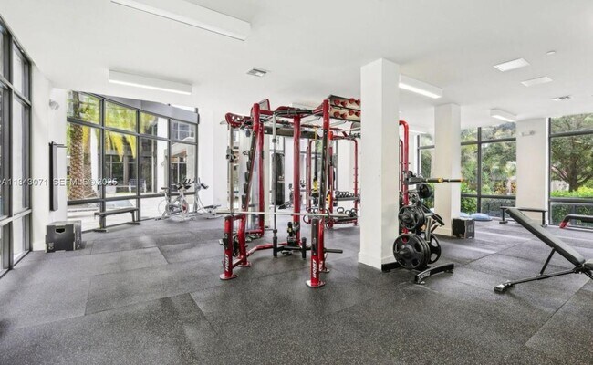 Building Photo - 817 SE 2nd Ave