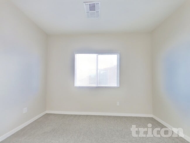 Building Photo - 4551 E Gary St