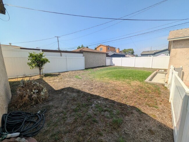 Building Photo - 4829 Gundry Ave