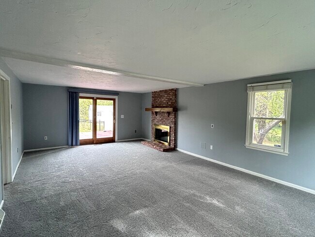 Building Photo - 42 Edgewood Rd