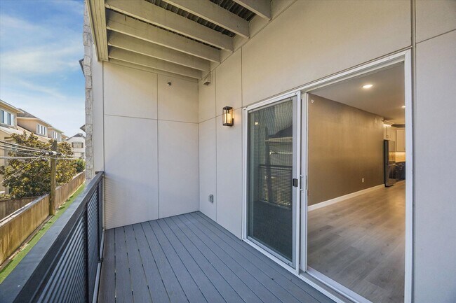 Building Photo - 6804 Westview Dr