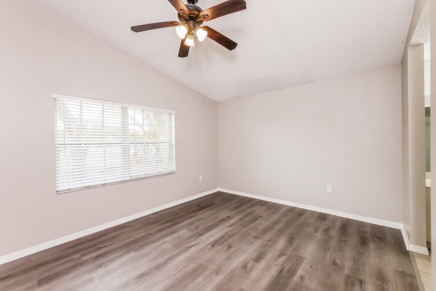 Building Photo - 3049 NW 72nd Ave