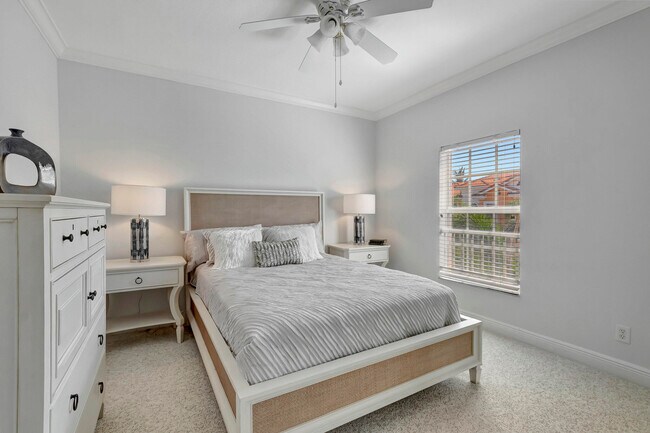 Building Photo - 5585 NE Trieste Way