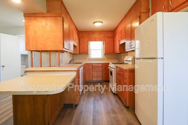 Building Photo - 526 S 39th W Ave