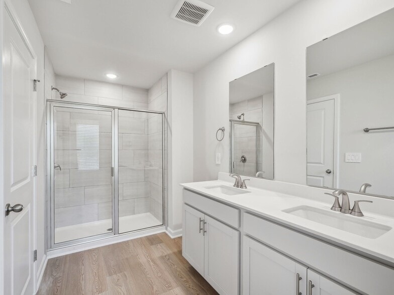 Building Photo - 702 Southland Dr