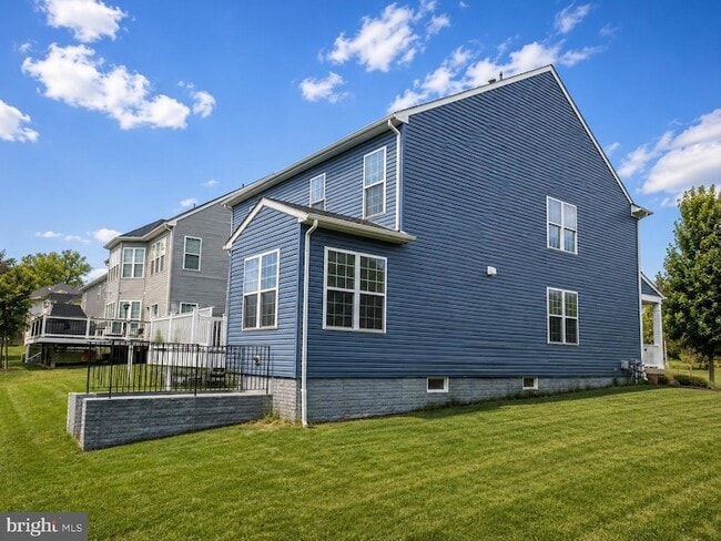Building Photo - 3332 Burton Dr