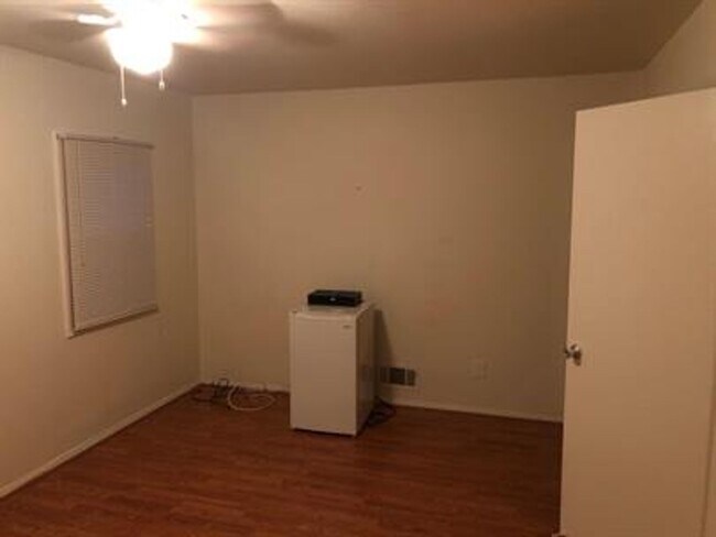 Building Photo - 9083 Meadow Heights Rd