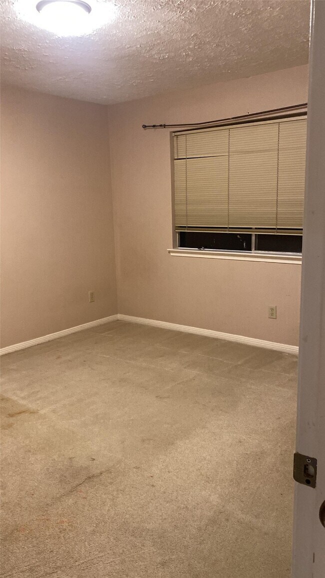 Building Photo - 11818 Plumbrook Dr