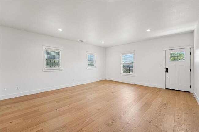 Building Photo - 416 Stagecoach Trail