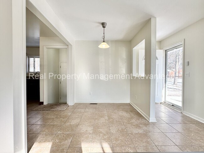 Building Photo - Charming 4-Bedroom Home with Spacious Backyard in Oak Park