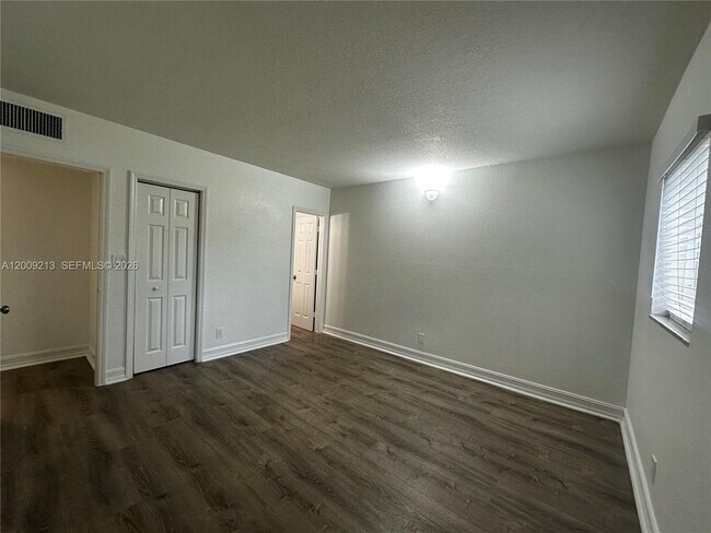 Building Photo - 1400 NE 56th St