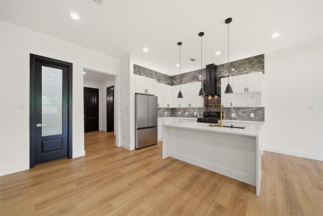 Building Photo - 4441 Gunter St