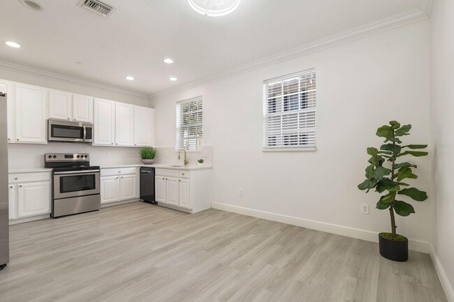 Building Photo - 2502 N Dixie Hwy