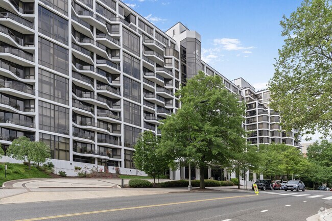 Building Photo - 1530 Key Blvd