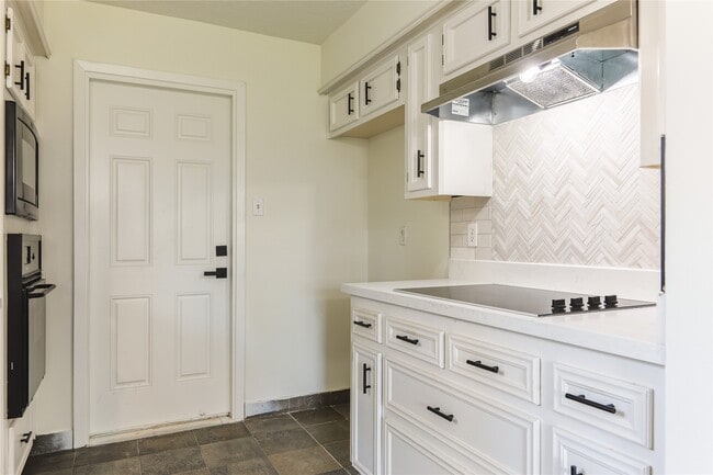 Building Photo - 431 Topsail Way