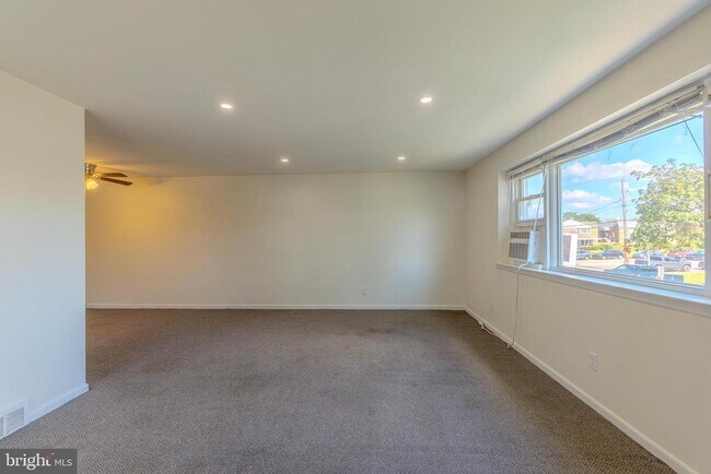 Building Photo - 8124 Langdon St