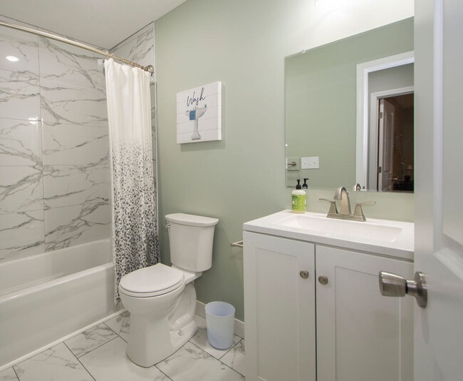 Building Photo - 2014 Cherry St