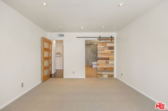 Building Photo - 8535 W Knl Dr