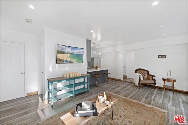 Building Photo - 1174 Coldwater Canyon Dr