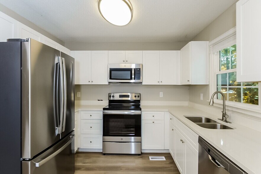 Building Photo - 3091 Ashbury Ln