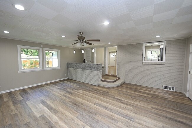 Building Photo - Updated Brick Ranch Home in Vibrant Downtown Location